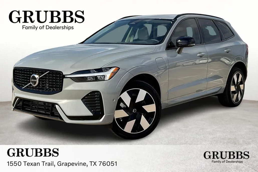 2025 Volvo XC60 Hybrid Plus photo 1