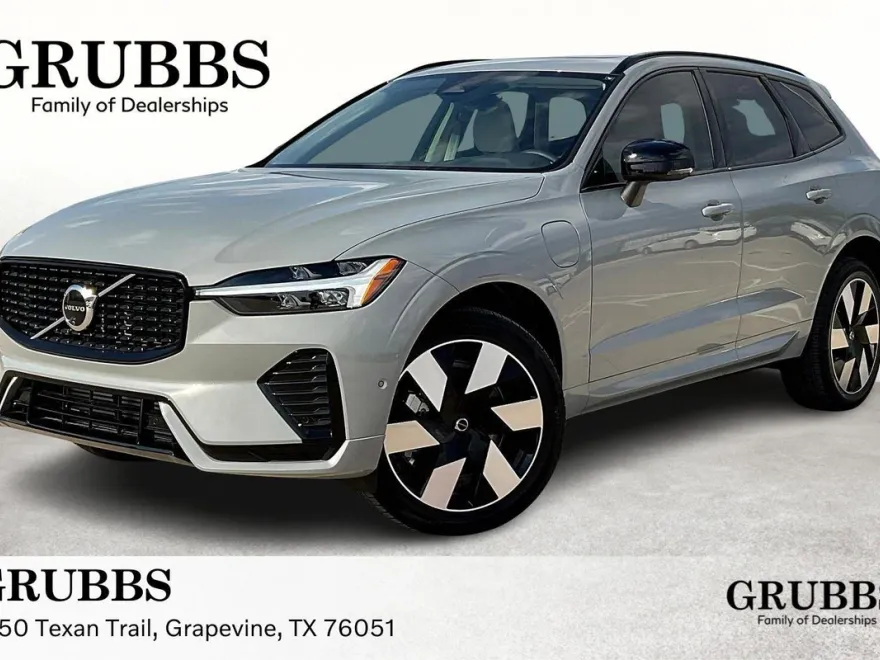 2025 Volvo XC60 Hybrid Plus photo 1