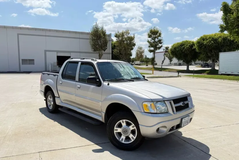 2004 Ford Explorer Sport Trac XLS photo 1