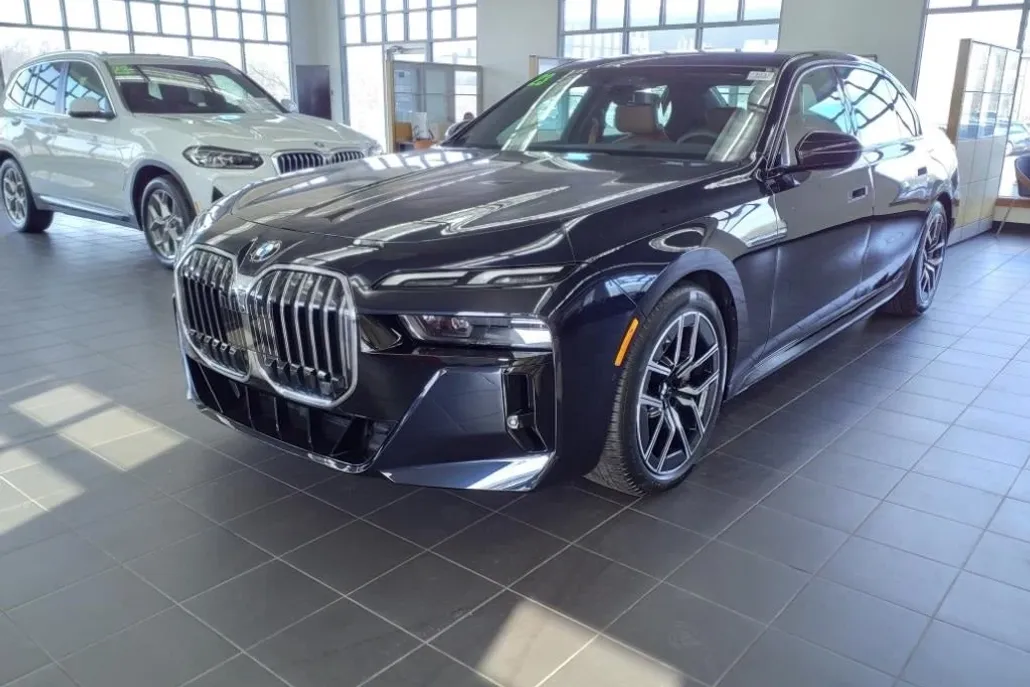 2023 Bmw 760i photo 1