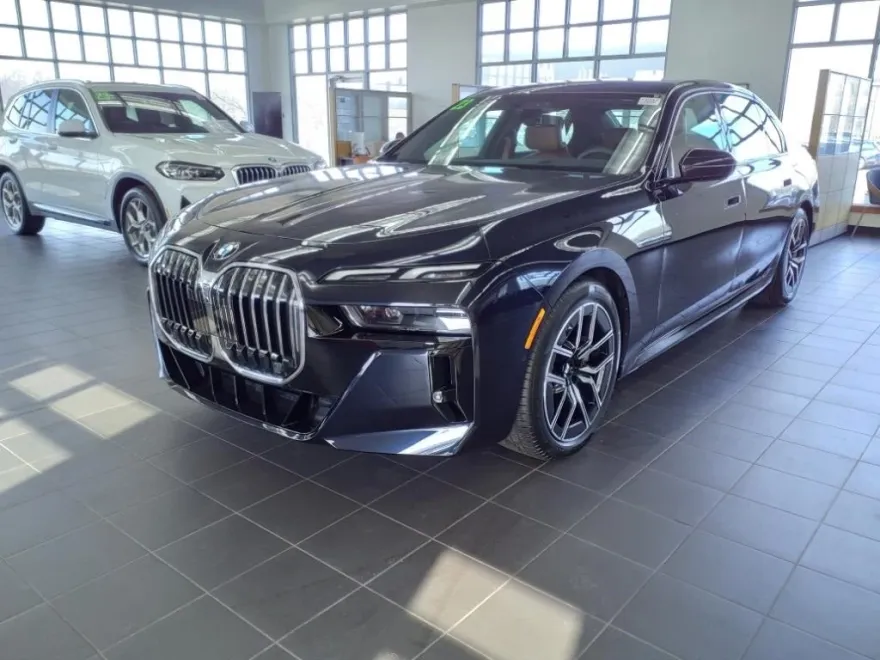 2023 Bmw 760i photo 1