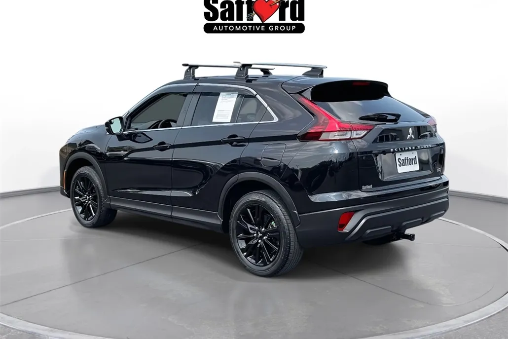 2023 Mitsubishi Eclipse Cross LE photo 1