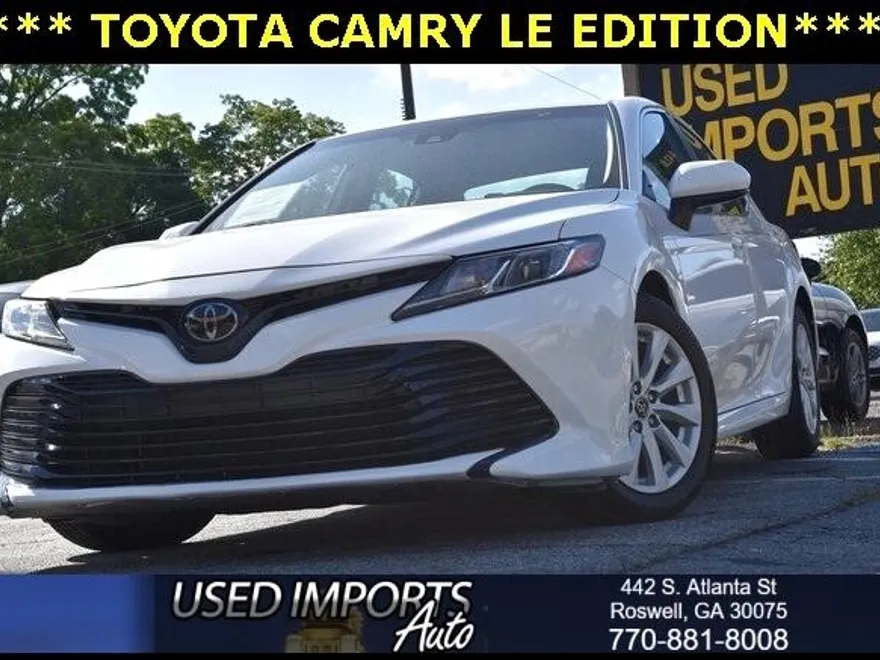 2020 Toyota Camry LE photo 1