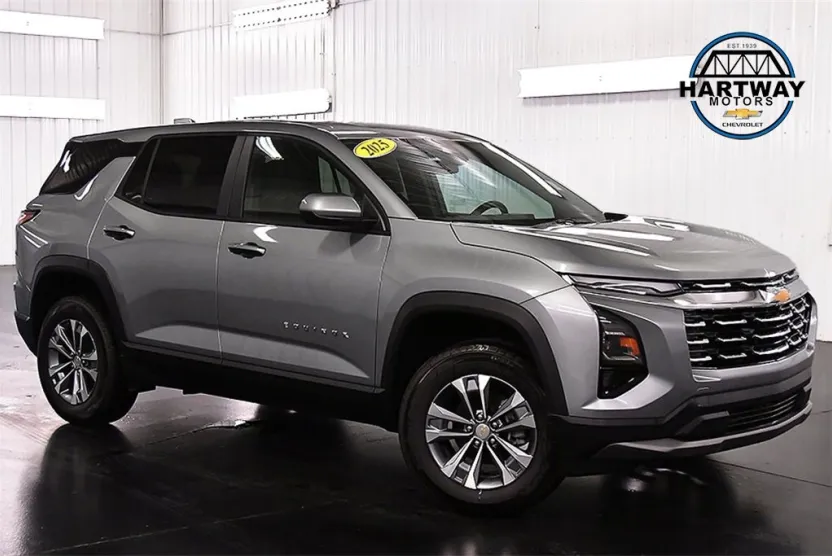 2025 Chevrolet Equinox LT photo 1