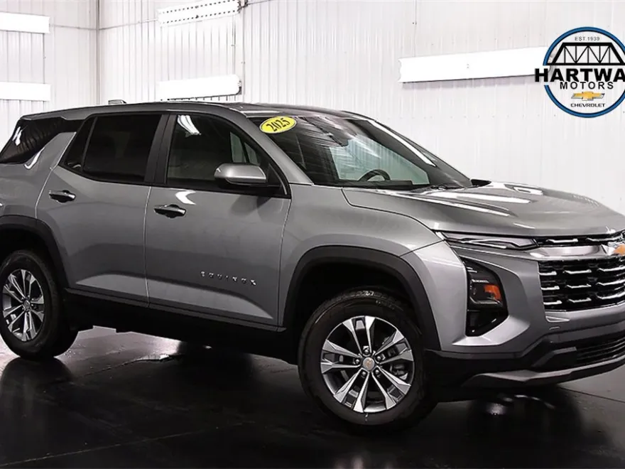 2025 Chevrolet Equinox LT photo 1