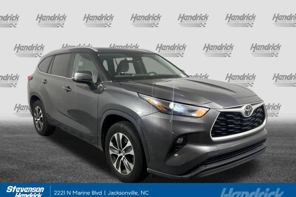 2023 Toyota Highlander XLE photo 1