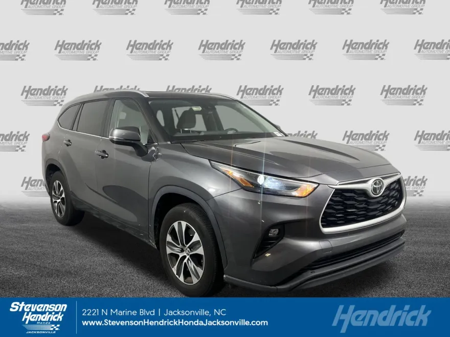 2023 Toyota Highlander XLE photo 1
