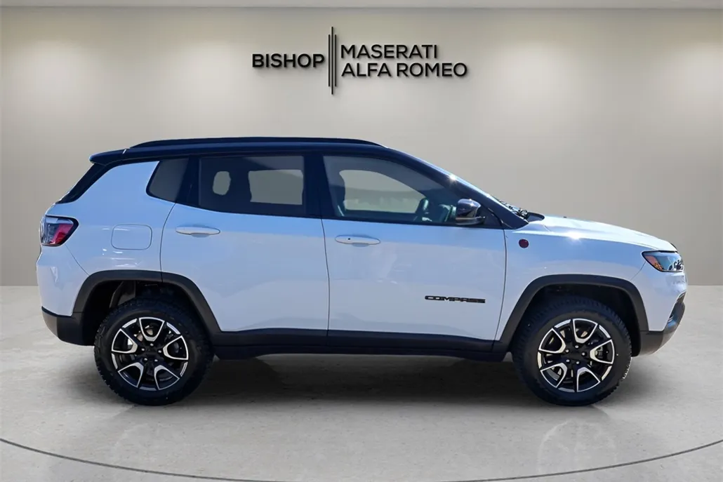 2024 Jeep Compass Trailhawk photo 1
