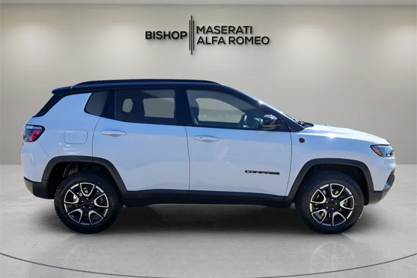 2024 Jeep Compass Trailhawk photo 1