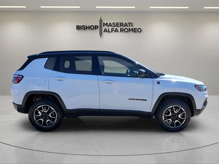 2024 Jeep Compass Trailhawk photo 1