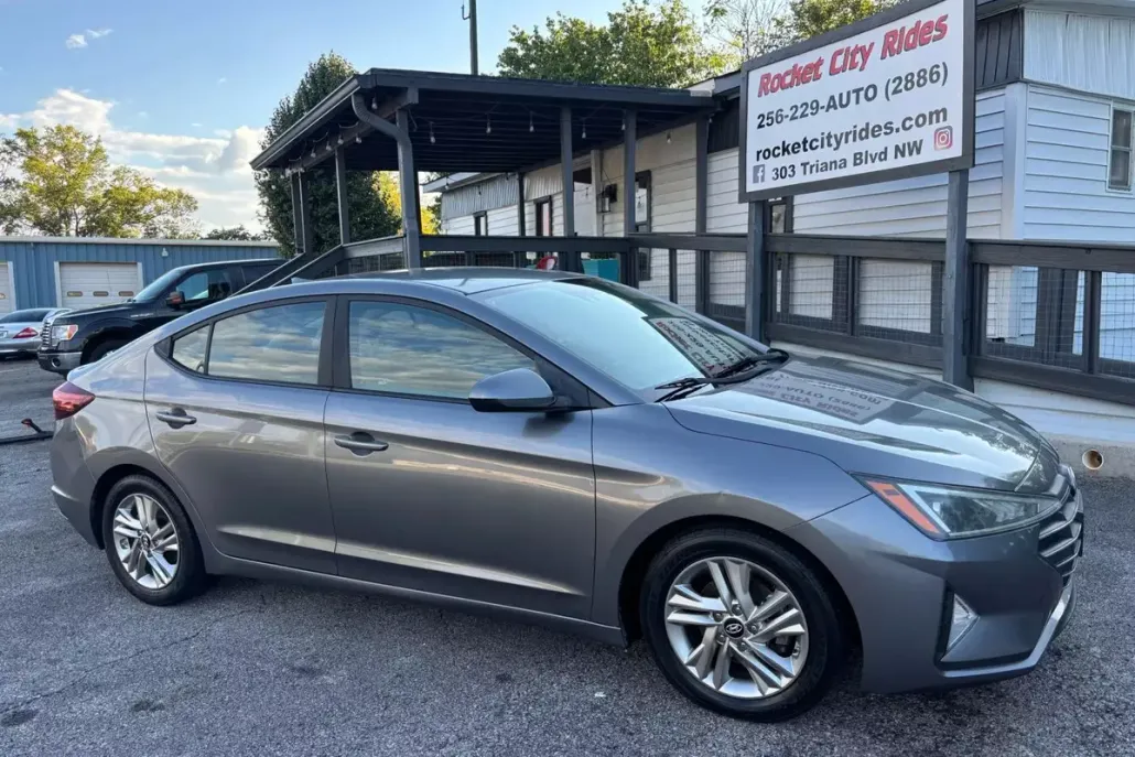 2019 Hyundai Elantra SEL photo 1
