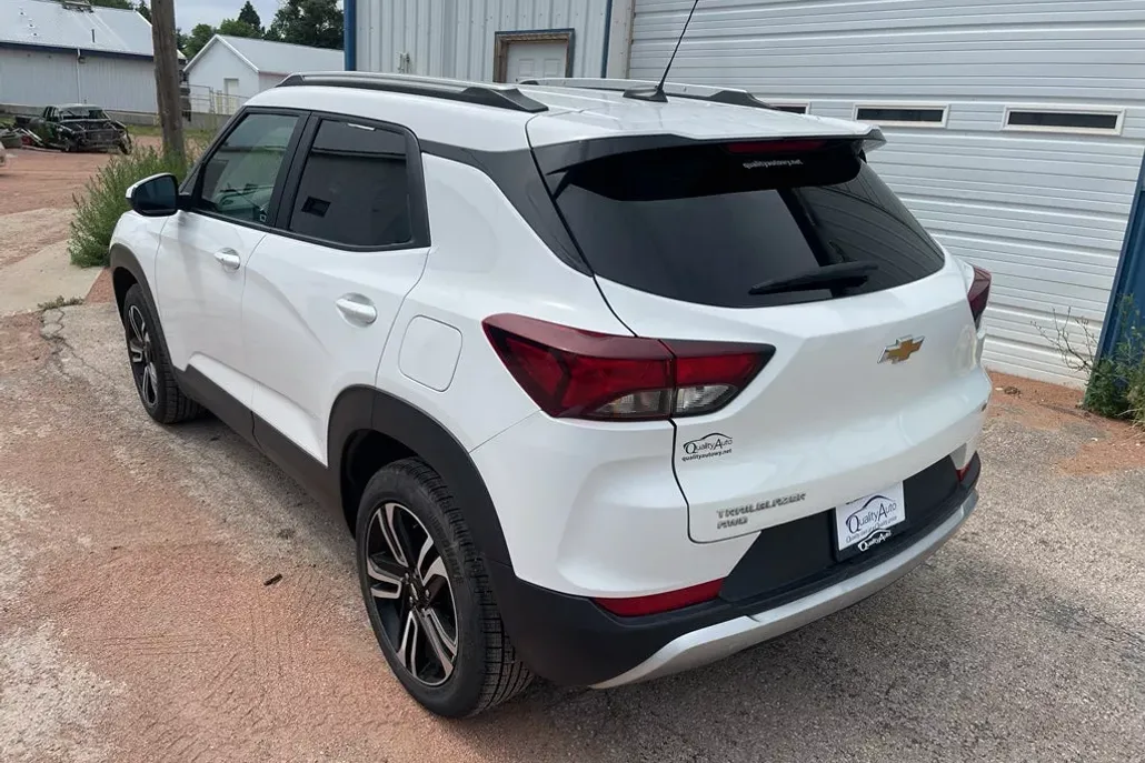 2023 Chevrolet Trailblazer LT photo 1