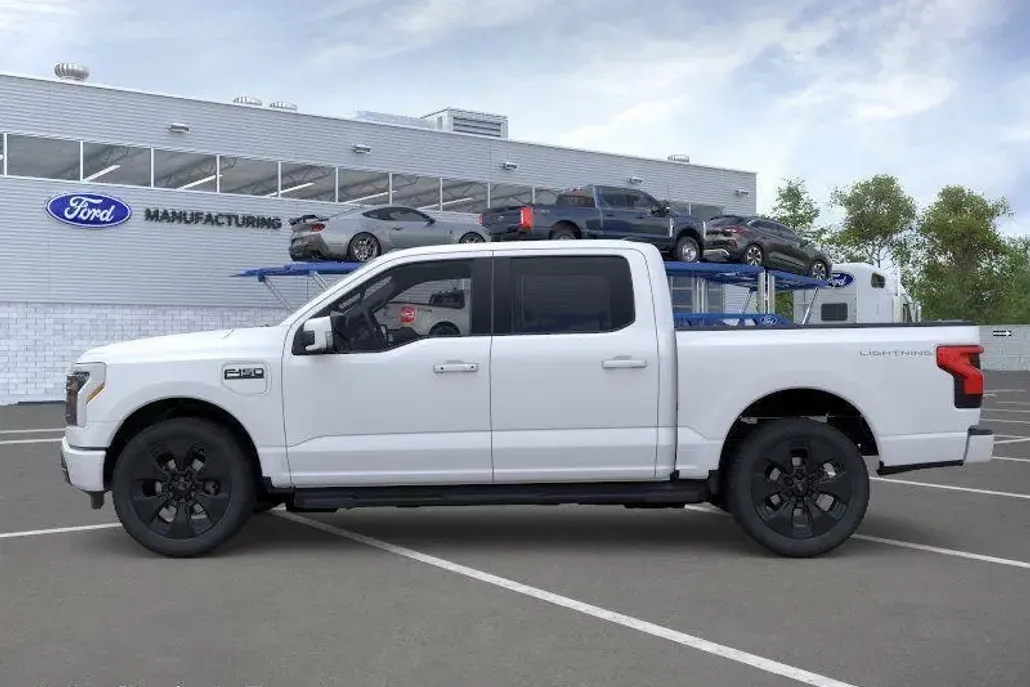 2025 Ford F-150 Platinum photo 1