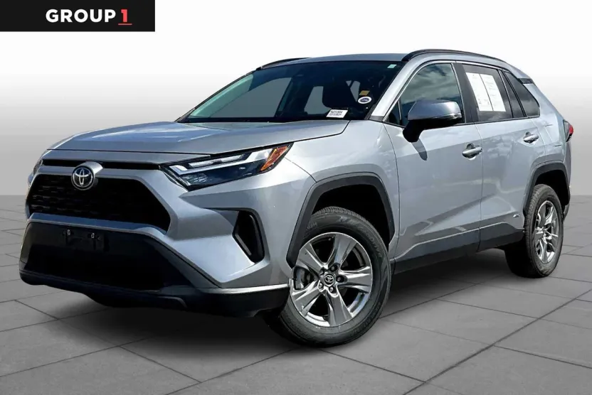 2024 Toyota RAV4 Hybrid XLE photo 1