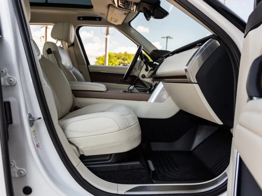 2023 Land Rover Range Rover SE photo 36