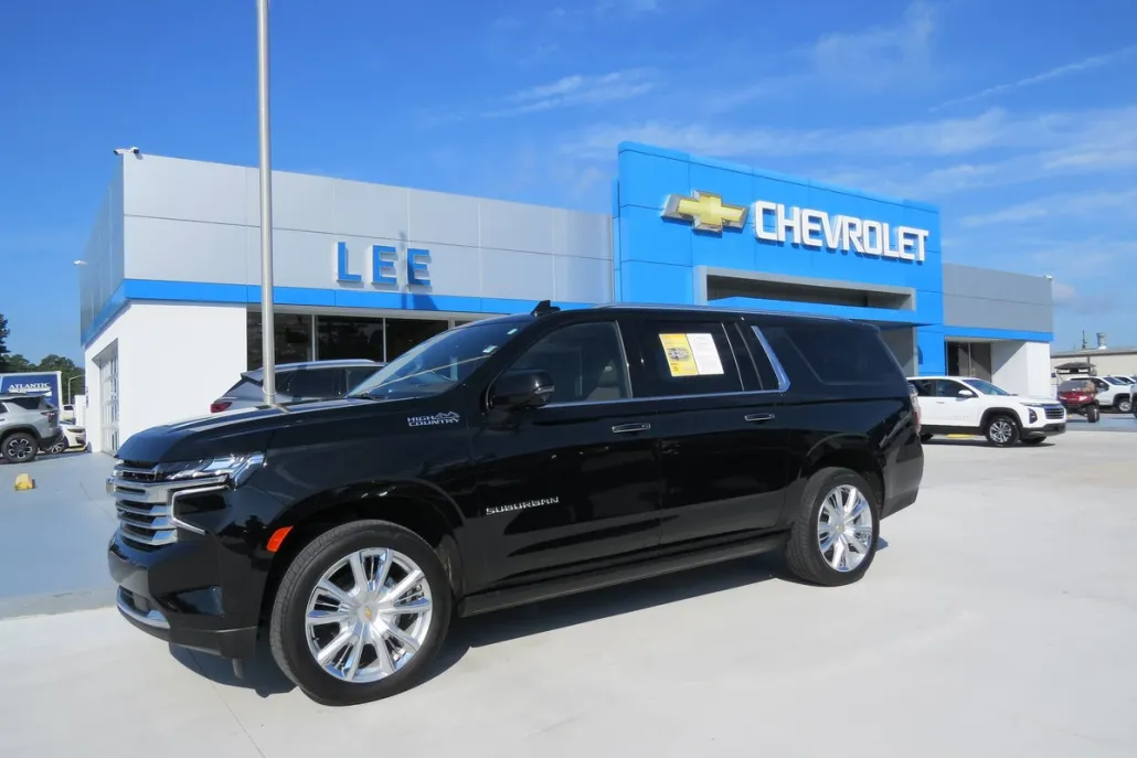 2023 Chevrolet Suburban High Country photo 1