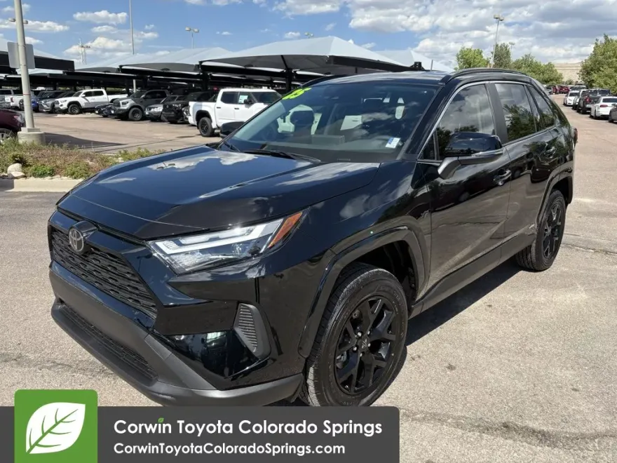 2025 Toyota RAV4 Hybrid XLE photo 1