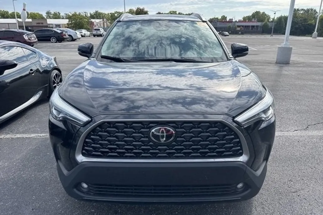 2024 Toyota Corolla Cross XLE photo 1