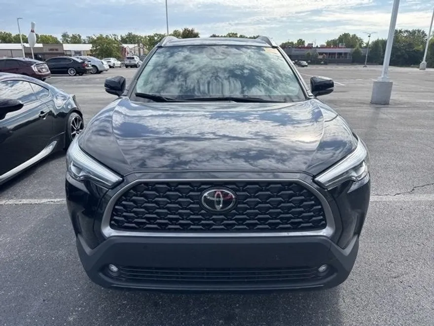 2024 Toyota Corolla Cross XLE photo 1