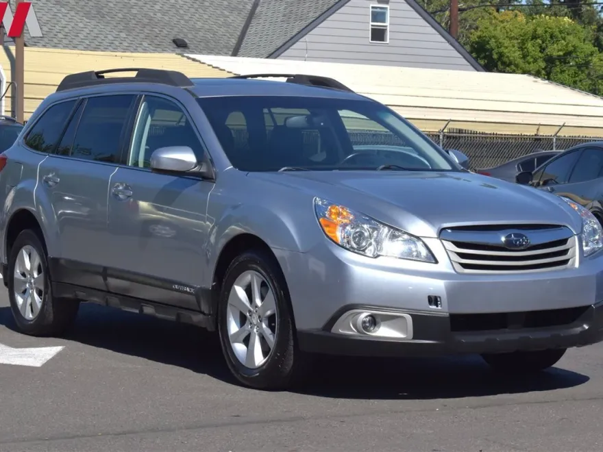 2012 Subaru Outback 3.6R Limited photo 1
