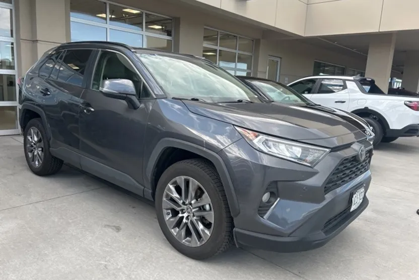 2019 Toyota RAV4 XLE Premium photo 1