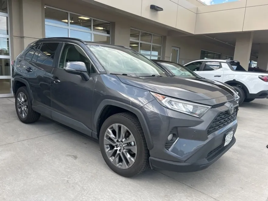 2019 Toyota RAV4 XLE Premium photo 1