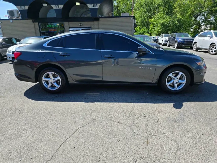 2018 Chevrolet Malibu LS photo 1