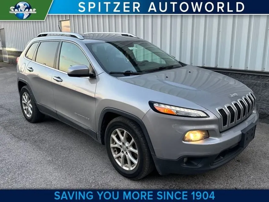 2016 Jeep Cherokee Latitude photo 1