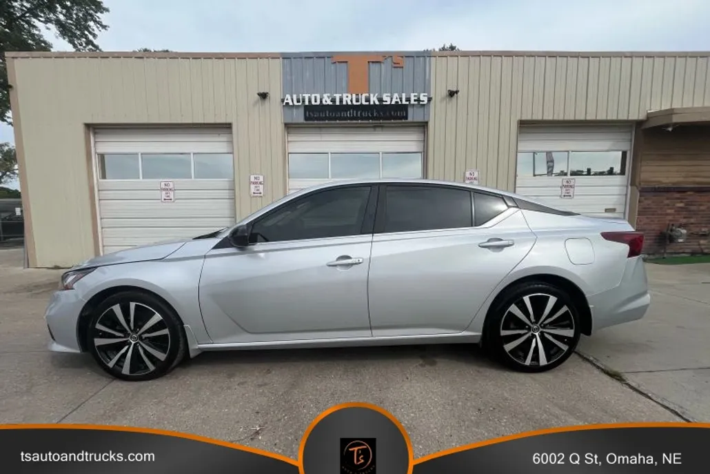 2020 Nissan Altima 2.5 SR photo 1
