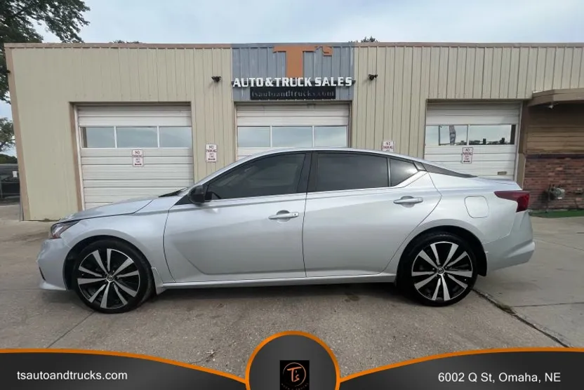 2020 Nissan Altima 2.5 SR photo 1