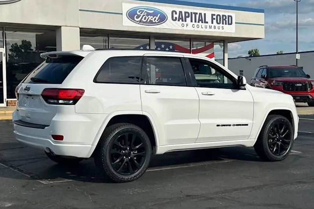 2022 Jeep Cherokee Laredo X photo 1