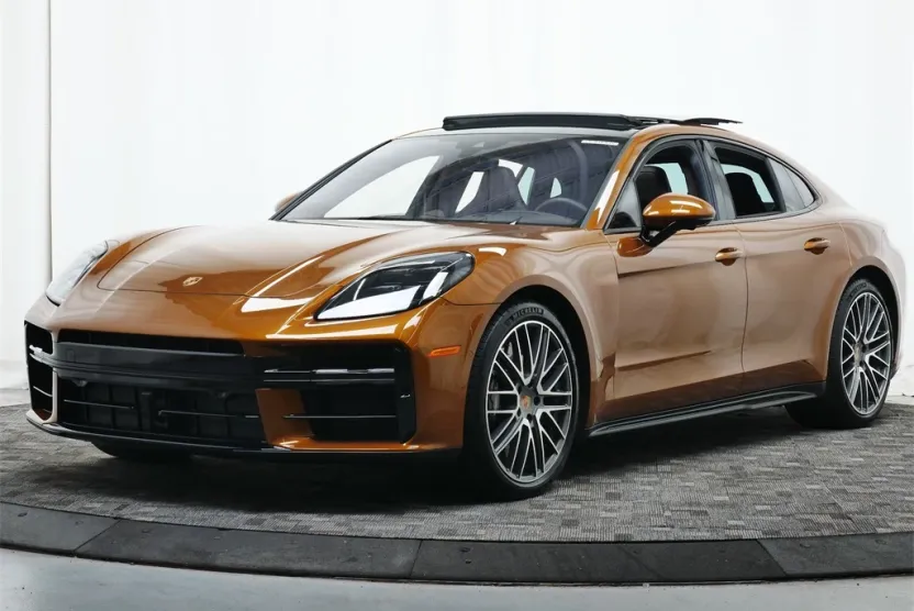 2025 Porsche Panamera GTS photo 1