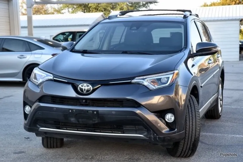 2016 Toyota RAV4 Limited photo 1