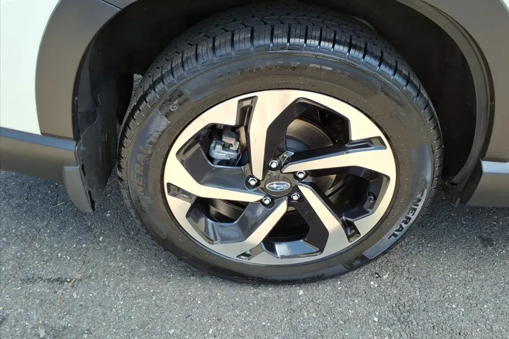 2022 Subaru Forester Touring photo 1