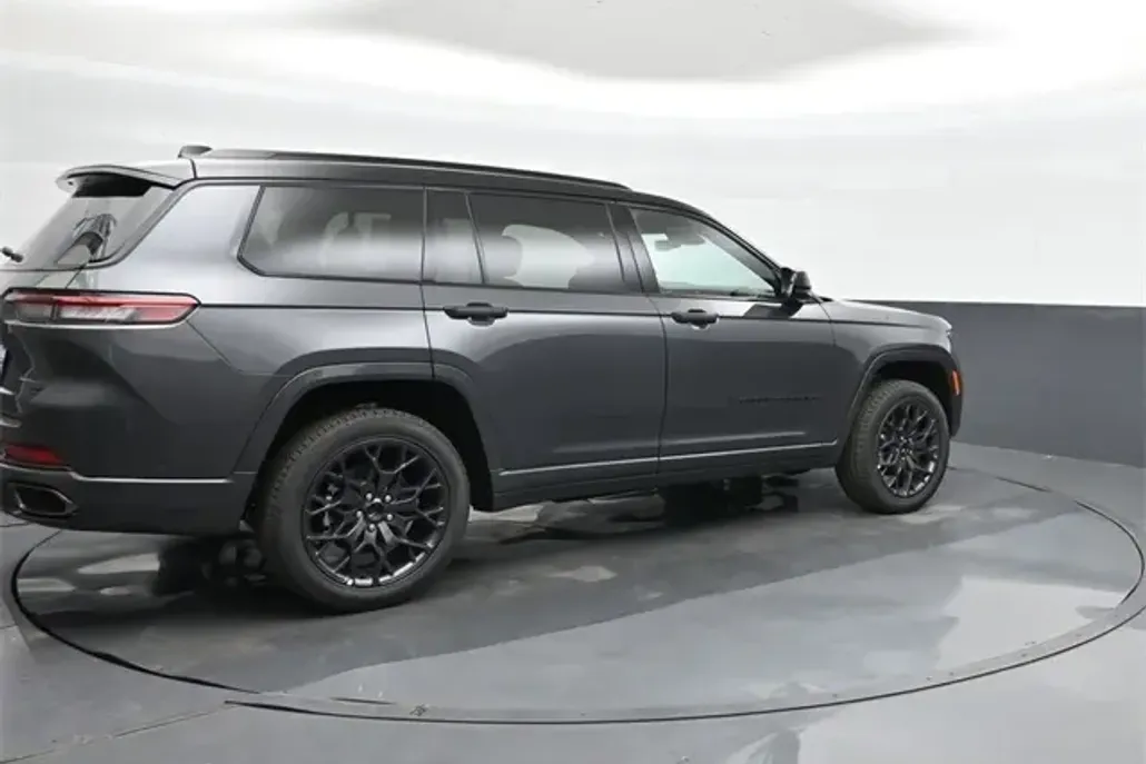 2025 Jeep Grand Cherokee L Summit photo 1