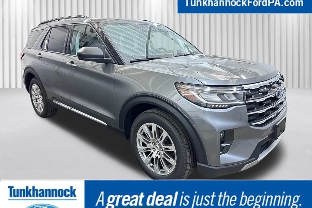 2025 Ford Explorer photo 1