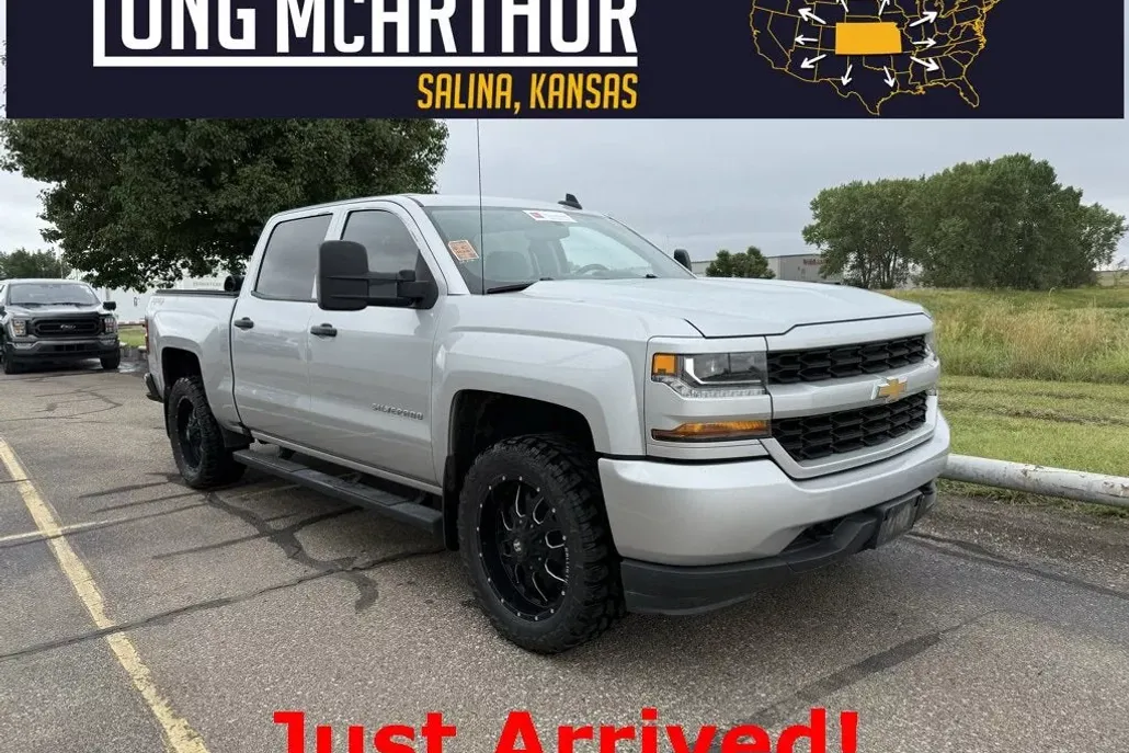 2018 Chevrolet Silverado 1500 Custom photo 1