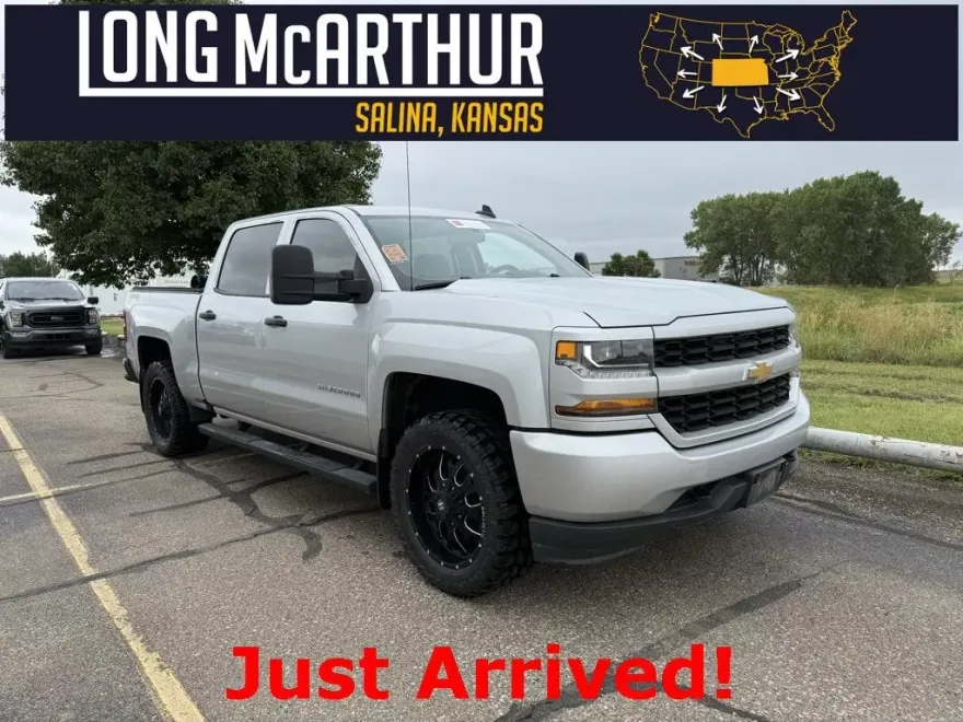 2018 Chevrolet Silverado 1500 Custom photo 1