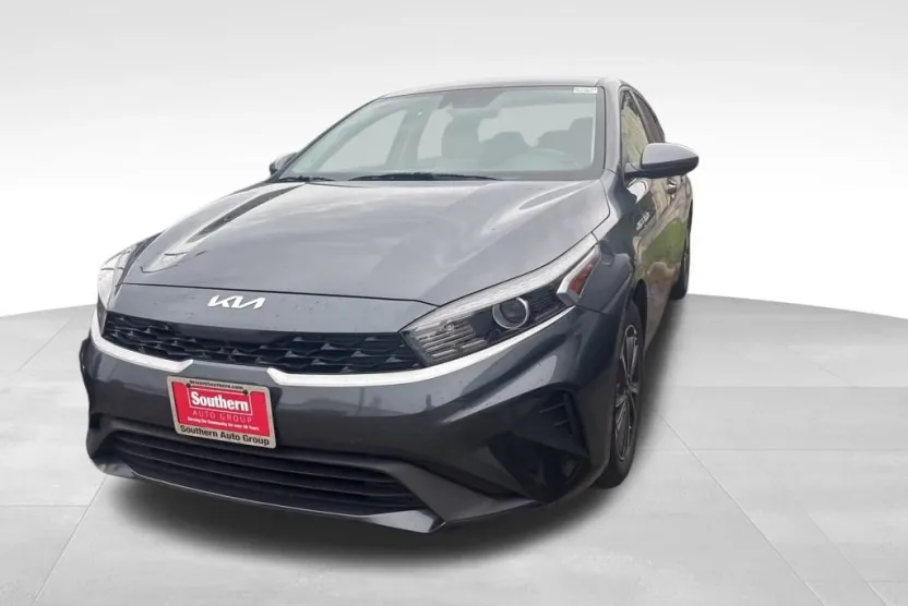 2023 Kia Forte LXS photo 1