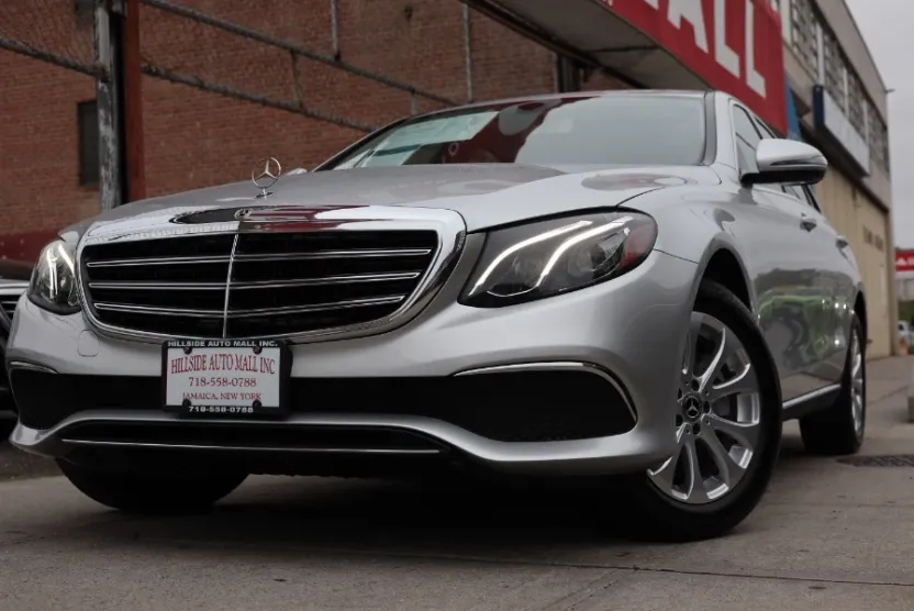 2019 Mercedes Benz E 300 4MATIC Sedan photo 1