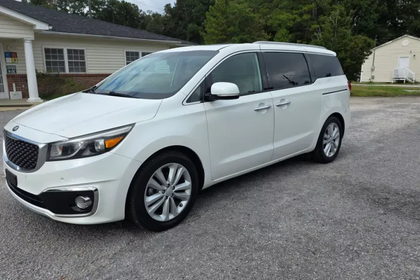 2016 Kia Sedona SX Limited photo 1