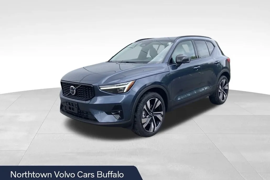 2026 Volvo XC40 photo 1