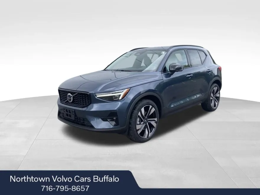 2026 Volvo XC40 photo 1