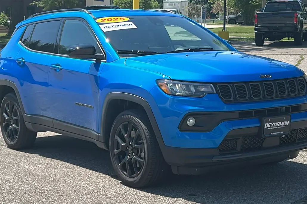 2025 Jeep Compass Latitude photo 1