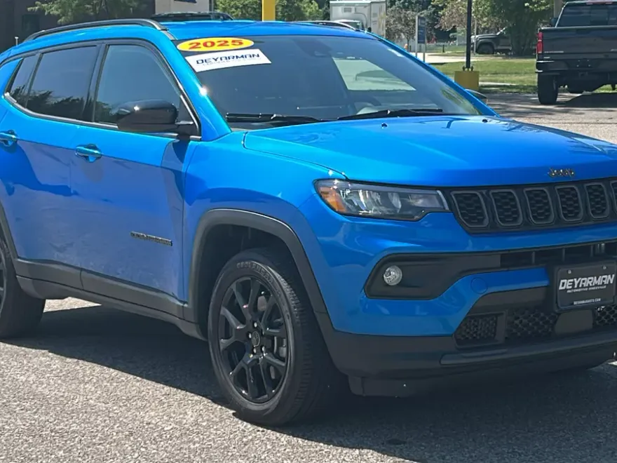 2025 Jeep Compass Latitude photo 1
