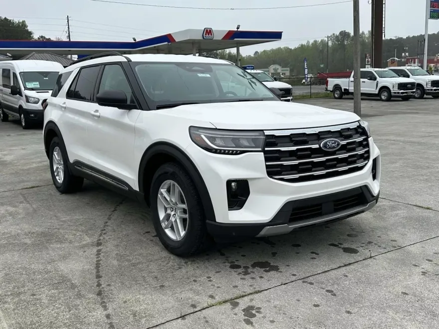 2025 Ford Explorer photo 1