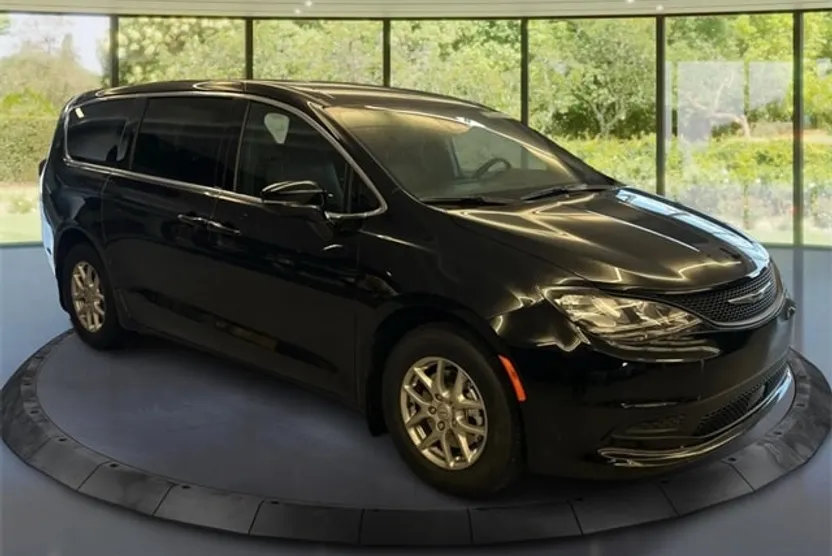 2026 Chrysler Voyager LX photo 1