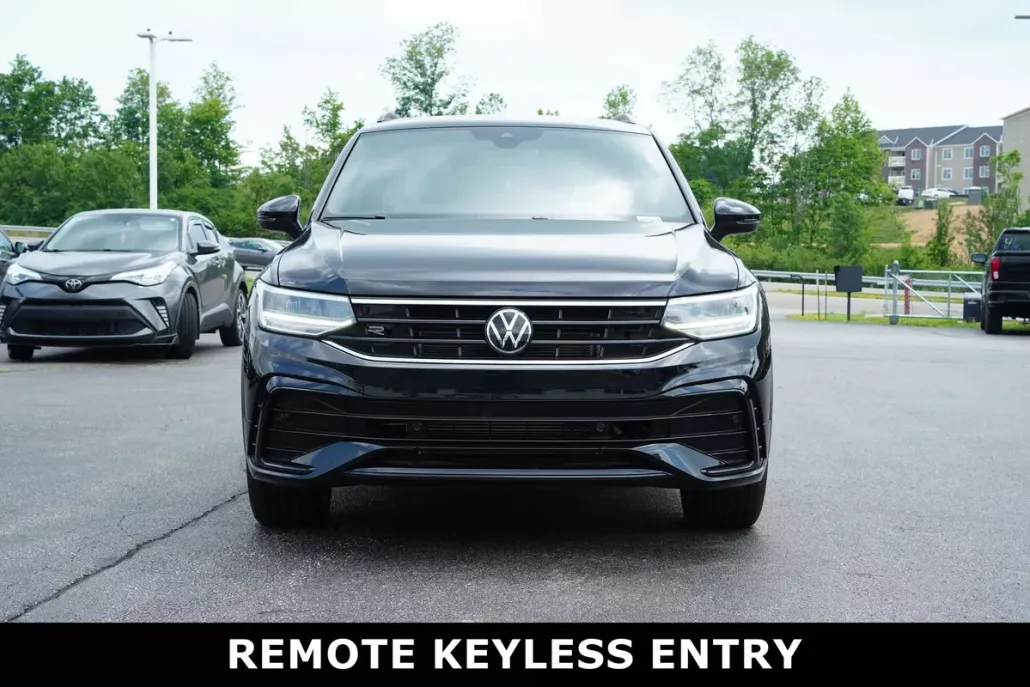 2024 Volkswagen Tiguan SE R-Line Black photo 1