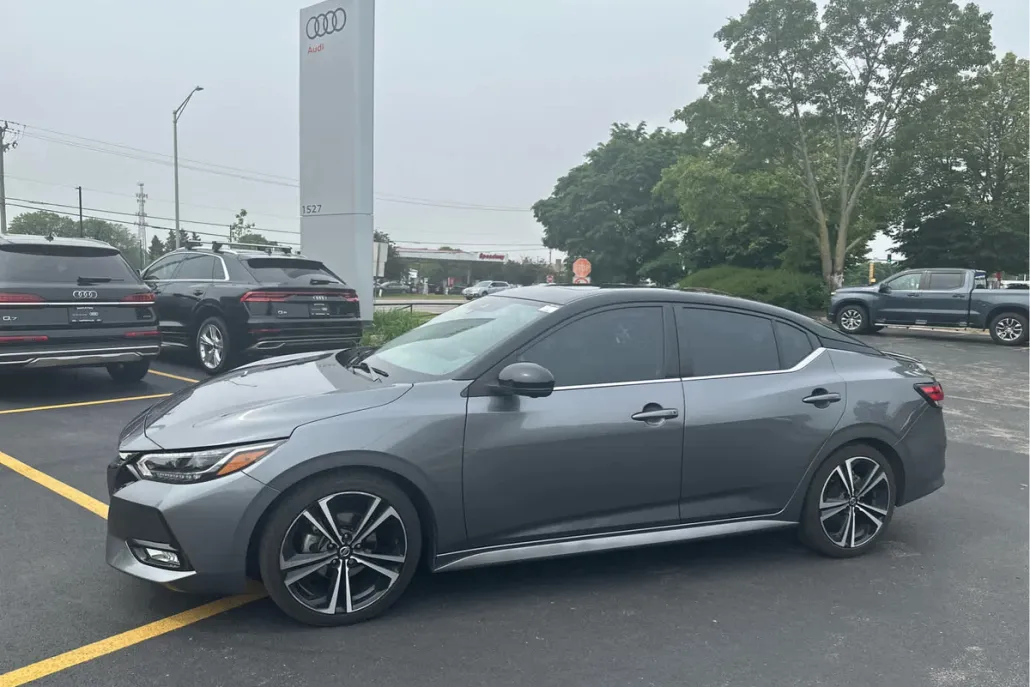 2022 Nissan Sentra SR photo 1