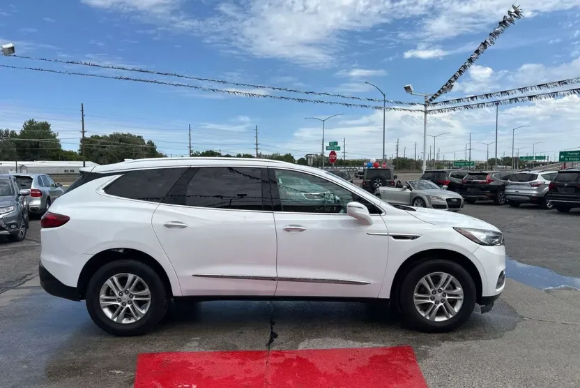 2018 Buick Enclave Essence photo 1